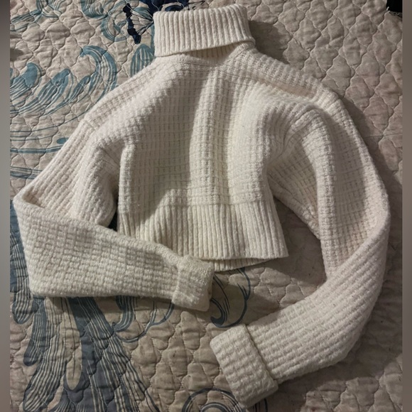 FOR LOVE& LEMONS CROPPED TURTLENECK - Picture 3 of 4